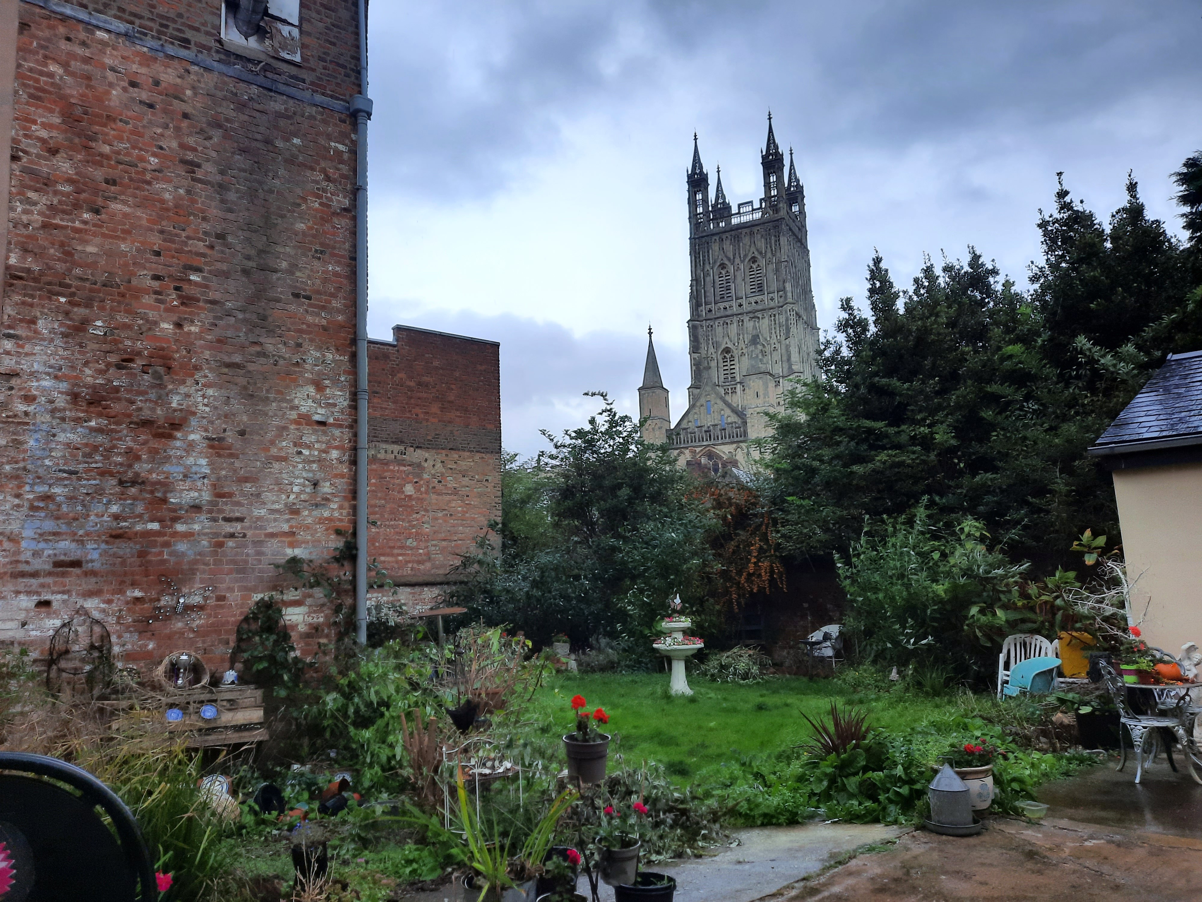 gloucester cathedral on a cloudy day. late 2023
